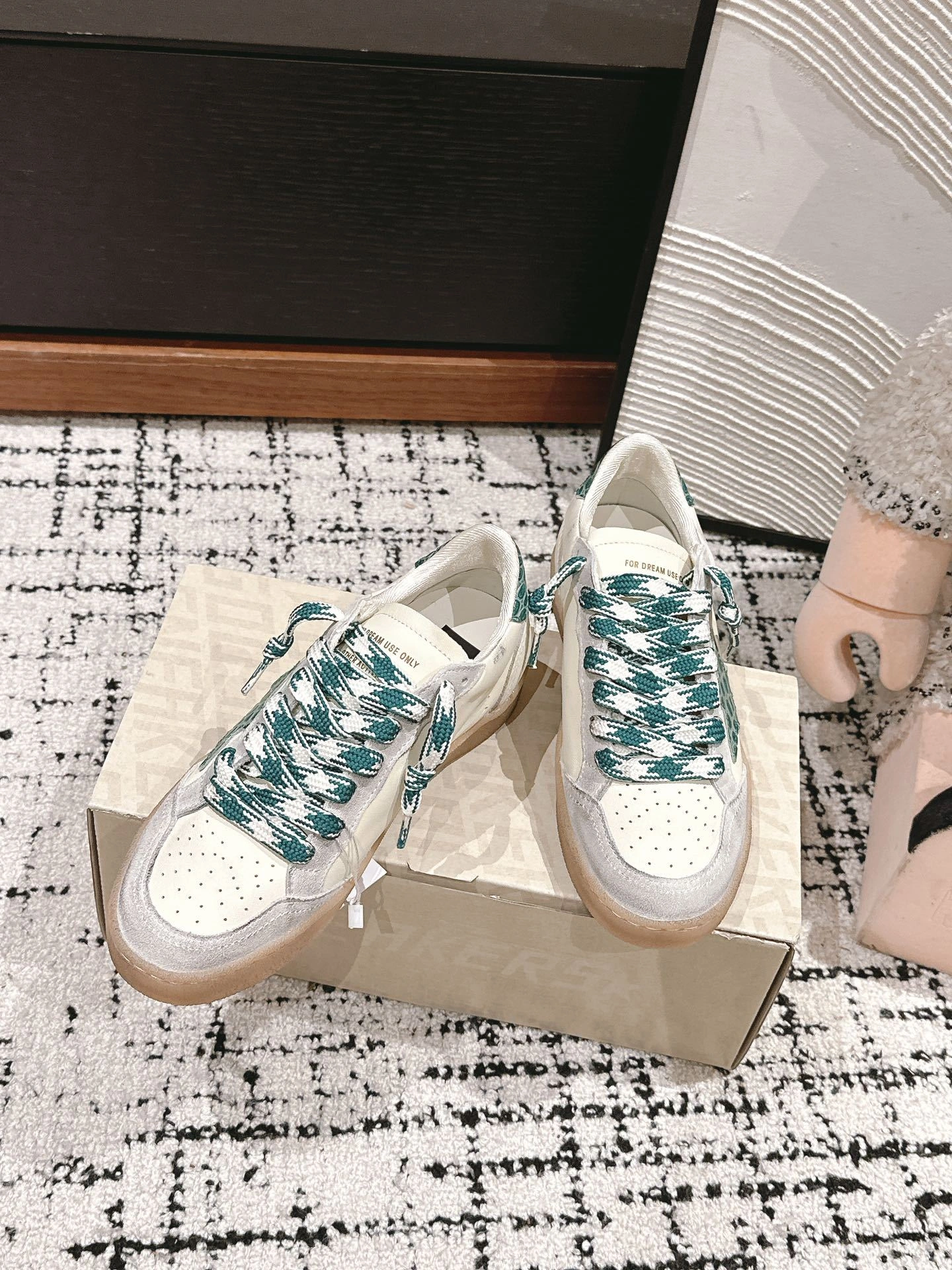 COCO-- 6642 GWF00117.F005937.10802 item:E-X187A1031